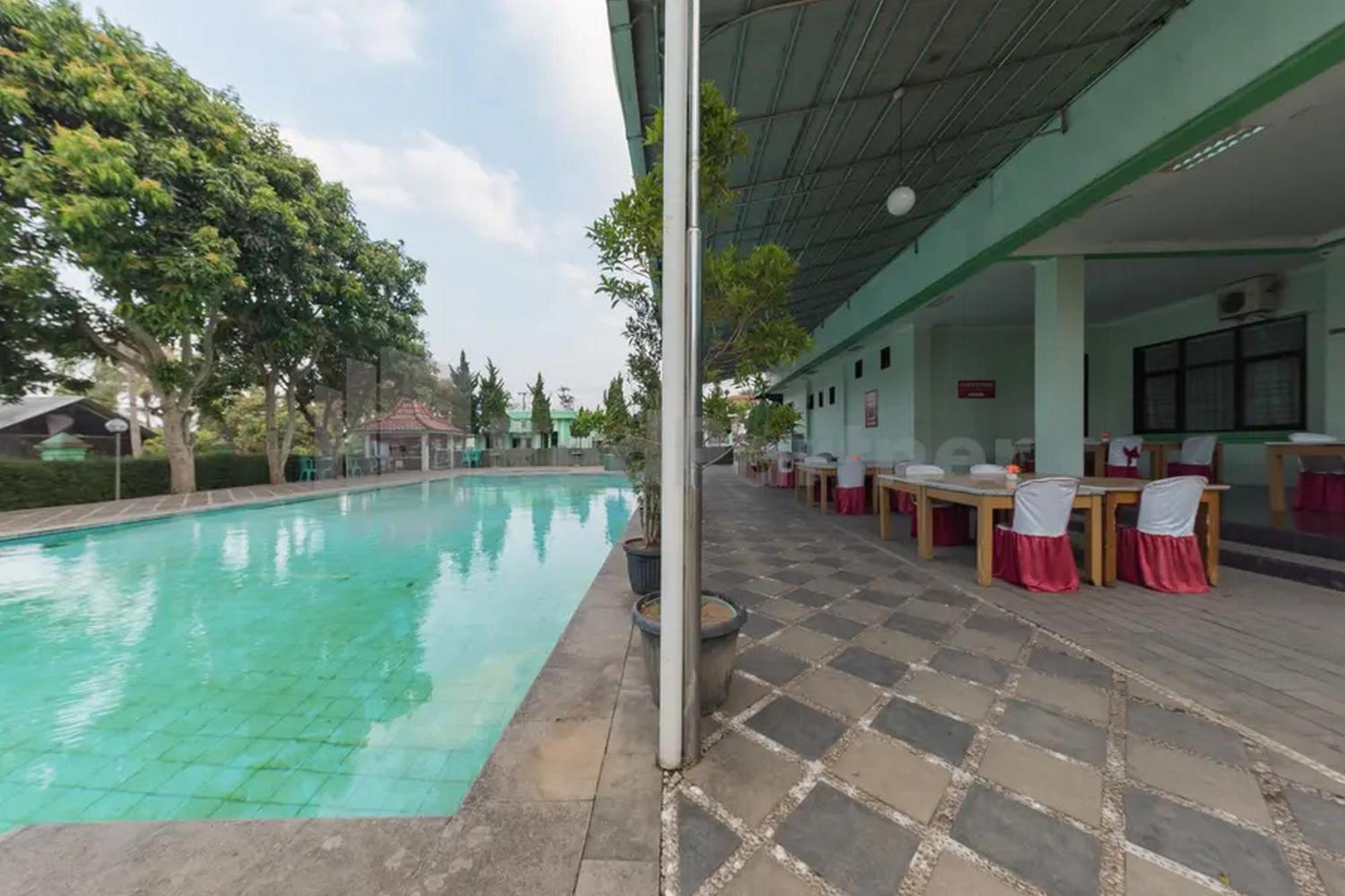 Hotel Ayong Linggarjati Kuningan Mitra Reddoorz Exterior photo