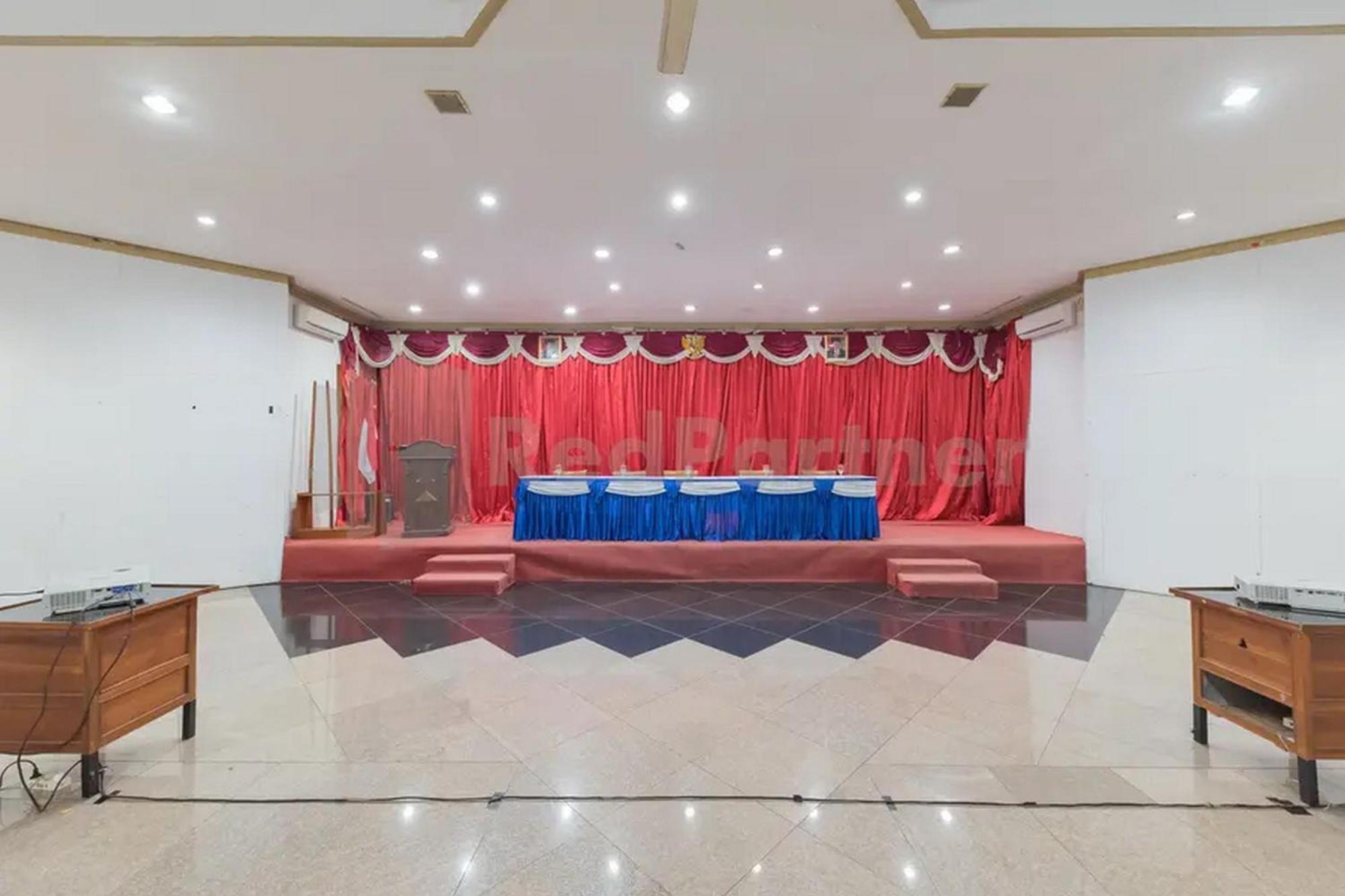 Hotel Ayong Linggarjati Kuningan Mitra Reddoorz Exterior photo