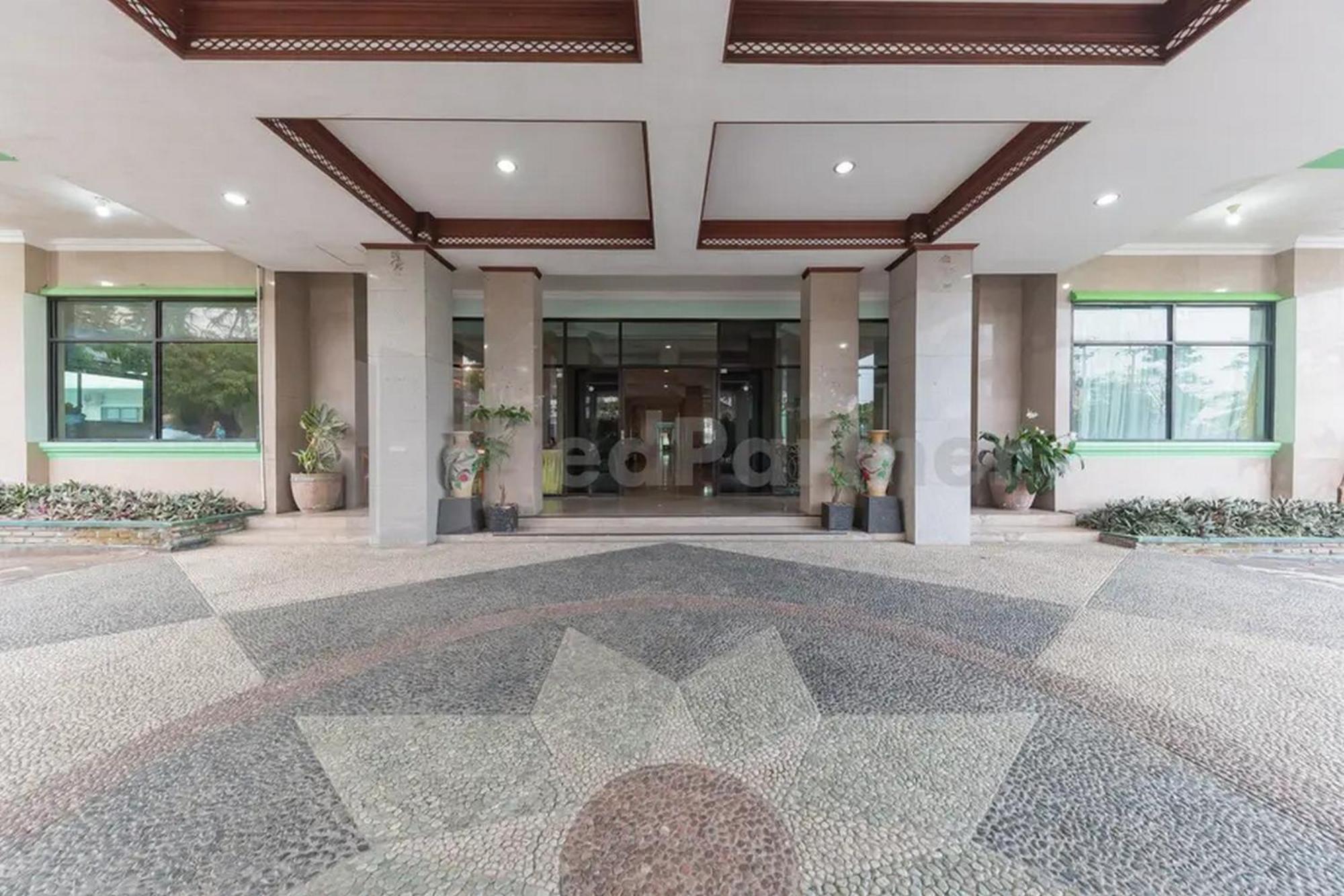 Hotel Ayong Linggarjati Kuningan Mitra Reddoorz Exterior photo
