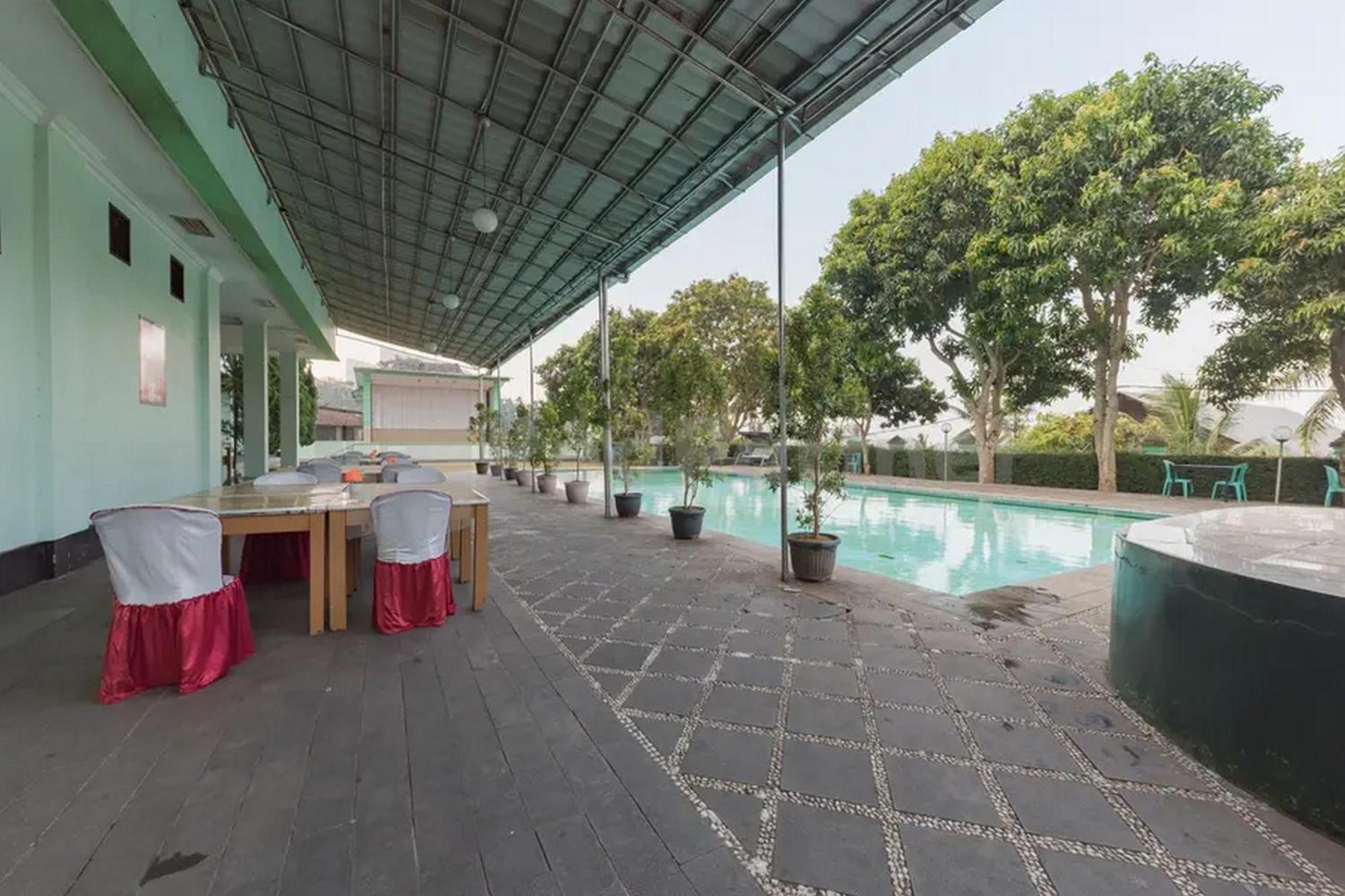 Hotel Ayong Linggarjati Kuningan Mitra Reddoorz Exterior photo