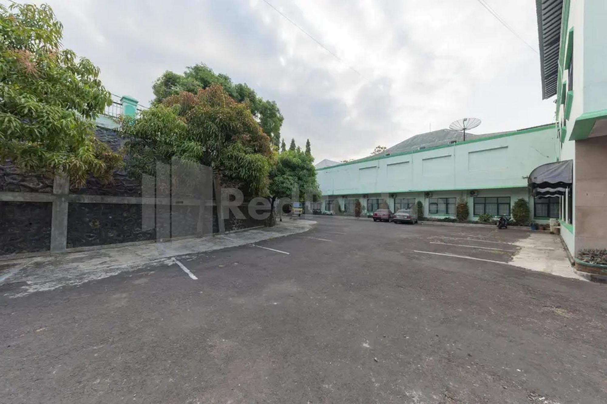 Hotel Ayong Linggarjati Kuningan Mitra Reddoorz Exterior photo