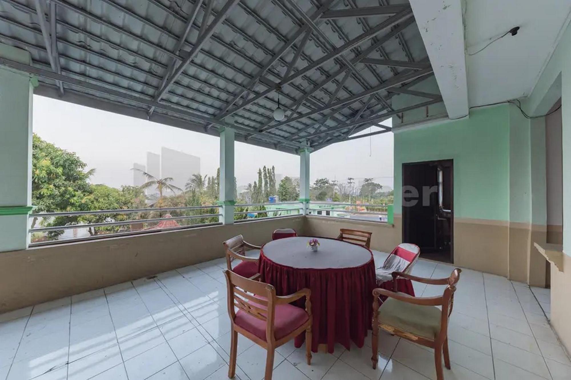 Hotel Ayong Linggarjati Kuningan Mitra Reddoorz Exterior photo