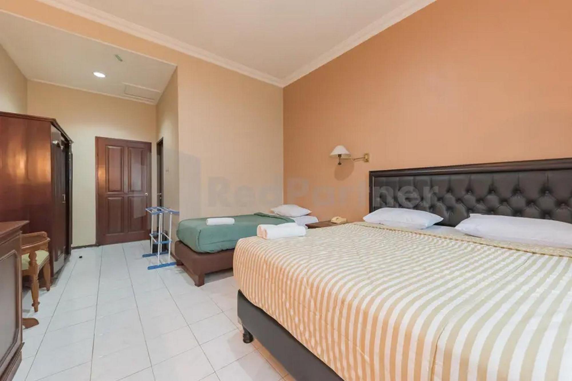 Hotel Ayong Linggarjati Kuningan Mitra Reddoorz Exterior photo